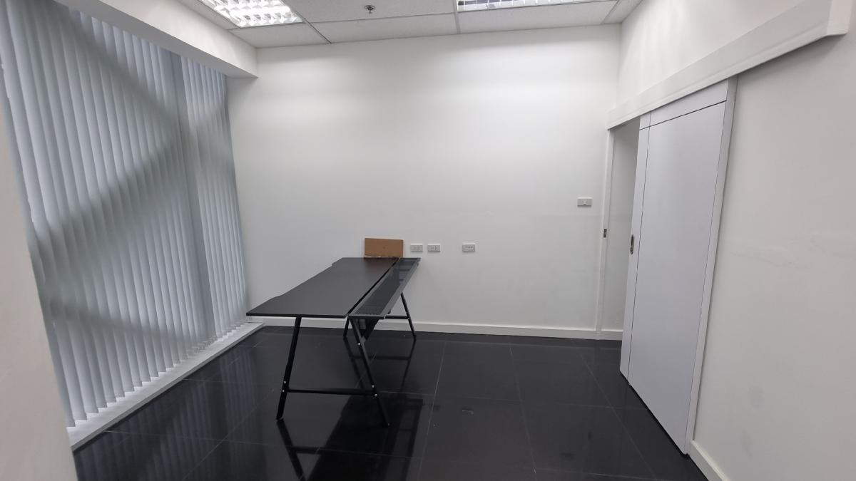For RentOfficeSukhumvit, Asoke, Thonglor : Asoke for rent, office, floor 5th 82 sq.m. x 750 baht  Decorated successfully Ready to move in