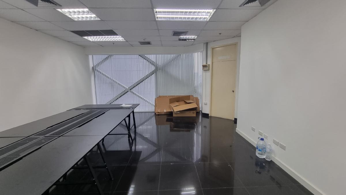 For RentOfficeSukhumvit, Asoke, Thonglor : Asoke for rent, office, floor 5th 82 sq.m. x 750 baht  Decorated successfully Ready to move in