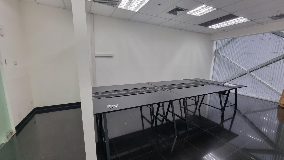 For RentOfficeSukhumvit, Asoke, Thonglor : Asoke for rent, office, floor 5th 82 sq.m. x 750 baht  Decorated successfully Ready to move in