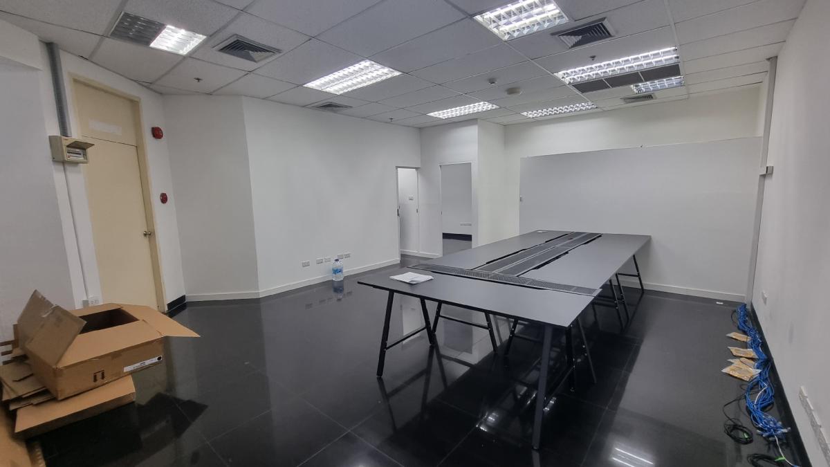 For RentOfficeSukhumvit, Asoke, Thonglor : Asoke for rent, office, floor 5th 82 sq.m. x 750 baht  Decorated successfully Ready to move in