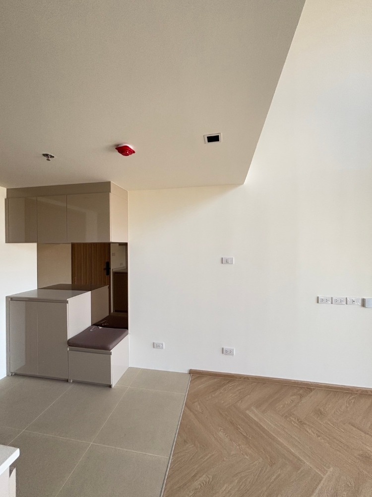 ขายคอนโดวงเวียนใหญ่ เจริญนคร : ขายคอนโดวิวแม่น้ำเจ้าพระยาบนถนนเจริญนคร ณ รีวา เจริญนคร ชั้น 15 ห้อง Loft ฟังก์ชัน 1 ห้องนอน 1 ห้องน้ำ พื้นที่ใช้สอย 43.15 ตร.ม. ใกล้รถไฟฟ้า BTS และทางด่วน ทำเลดี เดินทางสะดวก พร้อมอยู่ ติดถนนใหญ่ สิ่งอำนวยความสะดวกครบ