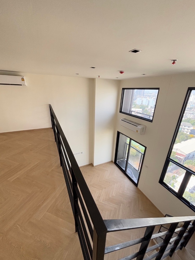 ขายคอนโดวงเวียนใหญ่ เจริญนคร : ขายคอนโดวิวแม่น้ำเจ้าพระยาบนถนนเจริญนคร ณ รีวา เจริญนคร ชั้น 15 ห้อง Loft ฟังก์ชัน 1 ห้องนอน 1 ห้องน้ำ พื้นที่ใช้สอย 43.15 ตร.ม. ใกล้รถไฟฟ้า BTS และทางด่วน ทำเลดี เดินทางสะดวก พร้อมอยู่ ติดถนนใหญ่ สิ่งอำนวยความสะดวกครบ