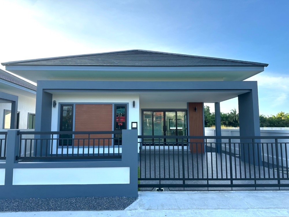 For SaleHouseNakhon Si Thammarat : Intra Home Project 2 Coordinates opposite the Phatthana Pond, Chian Yai District, Nakhon Si Thammarat Province