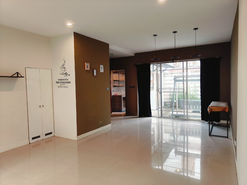 For SaleTownhomeEakachai, Bang Bon : Townhome for sale, The Platon City Village, Sathorn, a good location on Kalapapruek Road Convenient to travel to the city near Sathorn, Rama 3