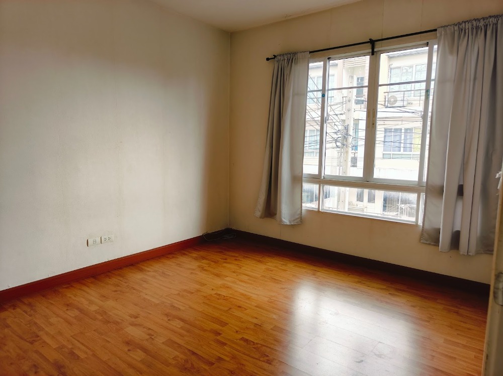 For SaleTownhomeEakachai, Bang Bon : Townhome for sale, The Platon City Village, Sathorn, a good location on Kalapapruek Road Convenient to travel to the city near Sathorn, Rama 3