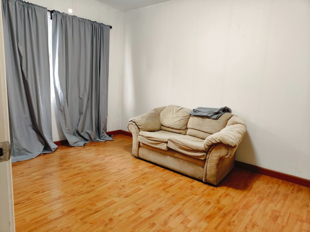 For SaleTownhomeEakachai, Bang Bon : Townhome for sale, The Platon City Village, Sathorn, a good location on Kalapapruek Road Convenient to travel to the city near Sathorn, Rama 3