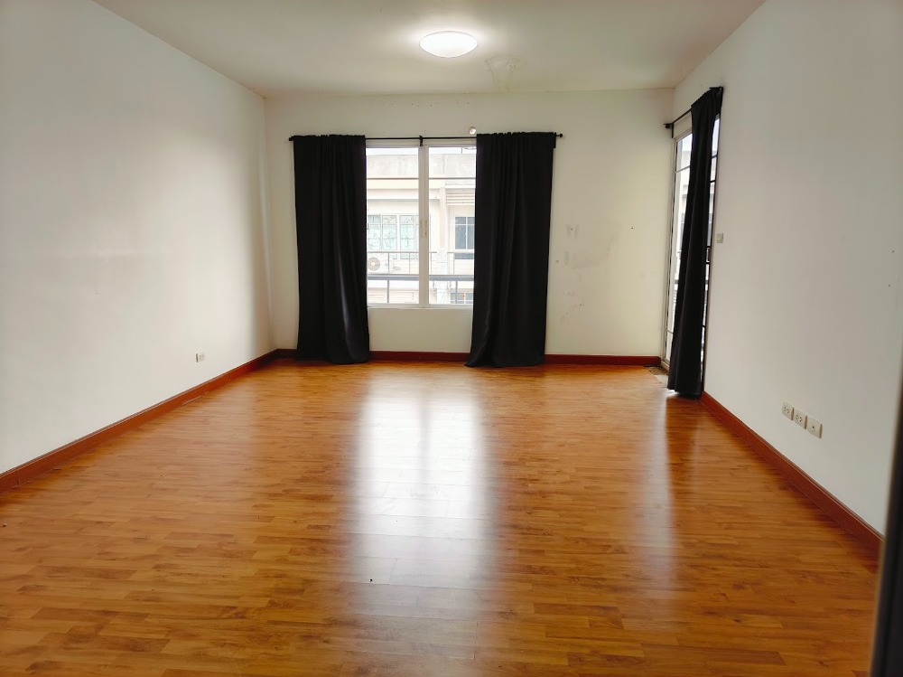 For SaleTownhomeEakachai, Bang Bon : Townhome for sale, The Platon City Village, Sathorn, a good location on Kalapapruek Road Convenient to travel to the city near Sathorn, Rama 3