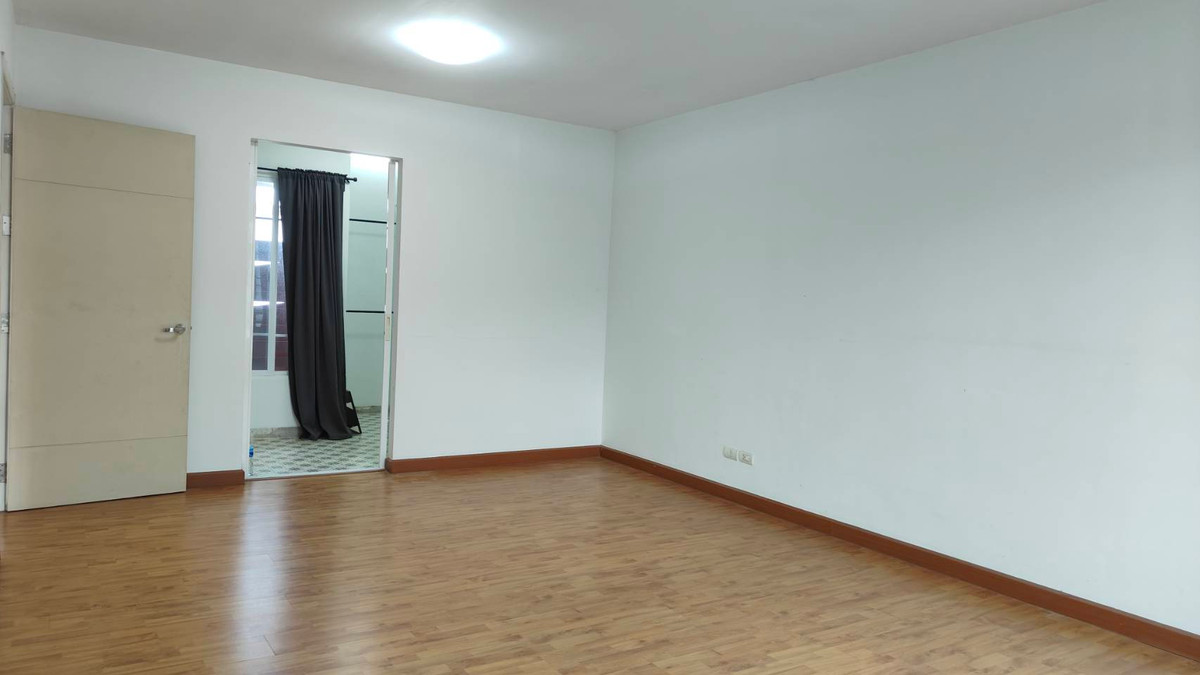 For SaleTownhomeEakachai, Bang Bon : Townhome for sale, The Platon City Village, Sathorn, a good location on Kalapapruek Road Convenient to travel to the city near Sathorn, Rama 3