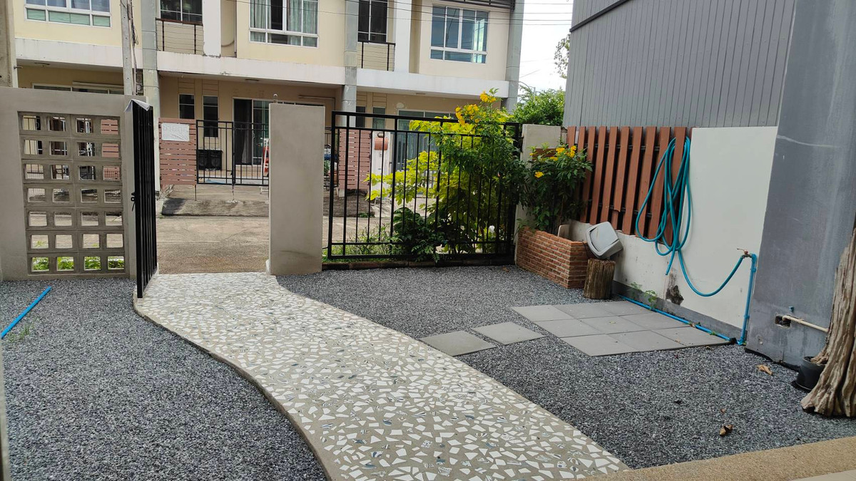 For SaleTownhomeEakachai, Bang Bon : Townhome for sale, The Platon City Village, Sathorn, a good location on Kalapapruek Road Convenient to travel to the city near Sathorn, Rama 3