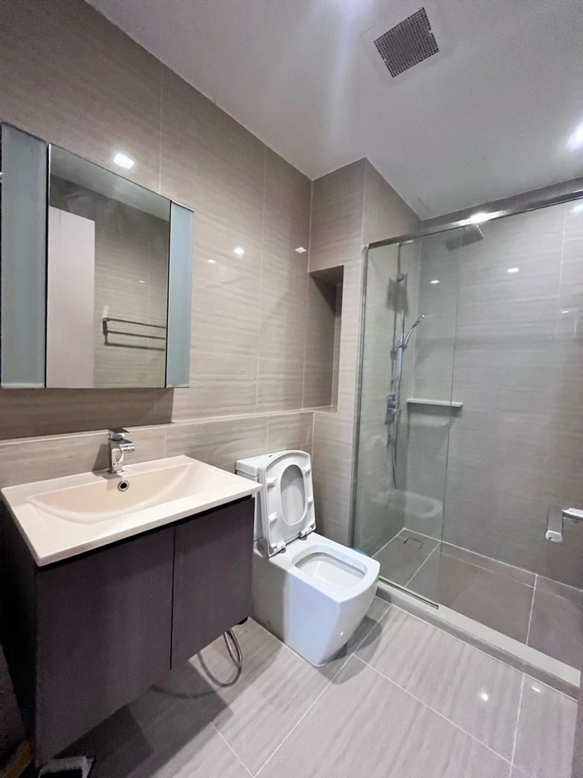 For RentCondoRama9, Petchburi, RCA : 🔥For rent The Line Asoke - Ratchada 1 Bedroom 1 Bathroom corner room