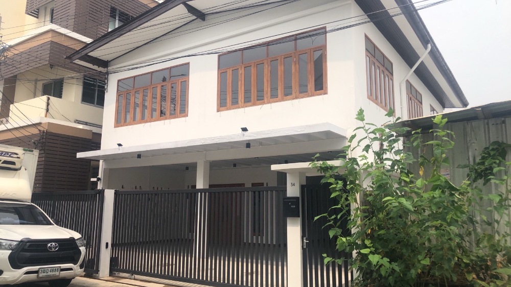 ให้เช่าบ้านสุขุมวิท อโศก ทองหล่อ : LTHC11959 - Single house FOR RENT in Soi Sukhumvit 62 Size 220 sqm. 50 sqw. 1 storage room 2 baths Near BTS Bang Chak ONLY 50K/Month
