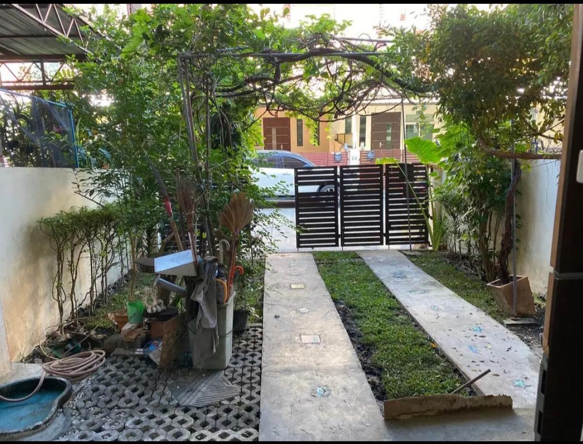 For RentTownhomeThaphra, Talat Phlu, Wutthakat : Rent a 3 -story townhome next to Kanlapaphruek Road, 3 bedrooms, 4 water, beautiful house with him. Next to British Columbia Kalapapruek International School