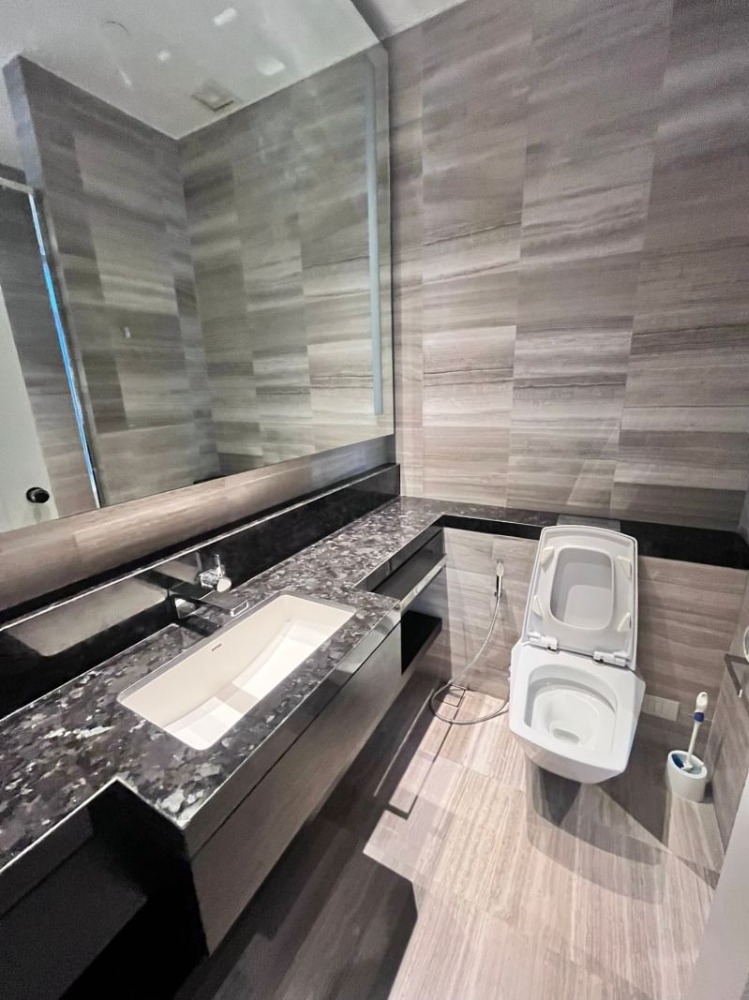 For RentCondoSathorn, Narathiwat : 🏙️ Four Seasons Private Residences Condo for Rent. Very beautiful. The price of the Chao Phraya River In the heart of Bangkok