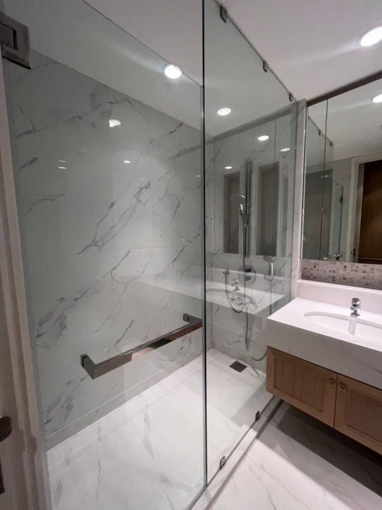 For RentCondoWitthayu, Chidlom, Langsuan, Ploenchit : 🏙️ Luxurious condo rental 185 Ratchadamri - Central CBD, premium city view Very big room, 4 bedrooms, decorated with style art deco