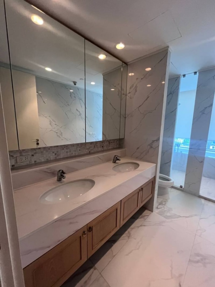 For RentCondoWitthayu, Chidlom, Langsuan, Ploenchit : 🏙️ Luxurious condo rental 185 Ratchadamri - Central CBD, premium city view Very big room, 4 bedrooms, decorated with style art deco