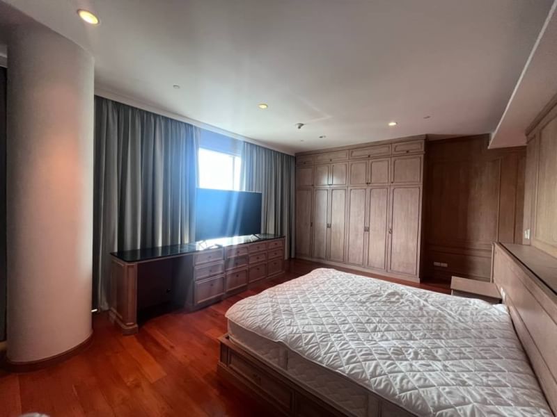 For RentCondoWitthayu, Chidlom, Langsuan, Ploenchit : 🏙️ Luxurious condo rental 185 Ratchadamri - Central CBD, premium city view Very big room, 4 bedrooms, decorated with style art deco