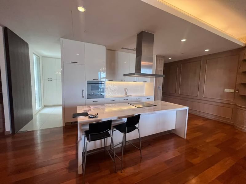 For RentCondoWitthayu, Chidlom, Langsuan, Ploenchit : 🏙️ Luxurious condo rental 185 Ratchadamri - Central CBD, premium city view Very big room, 4 bedrooms, decorated with style art deco
