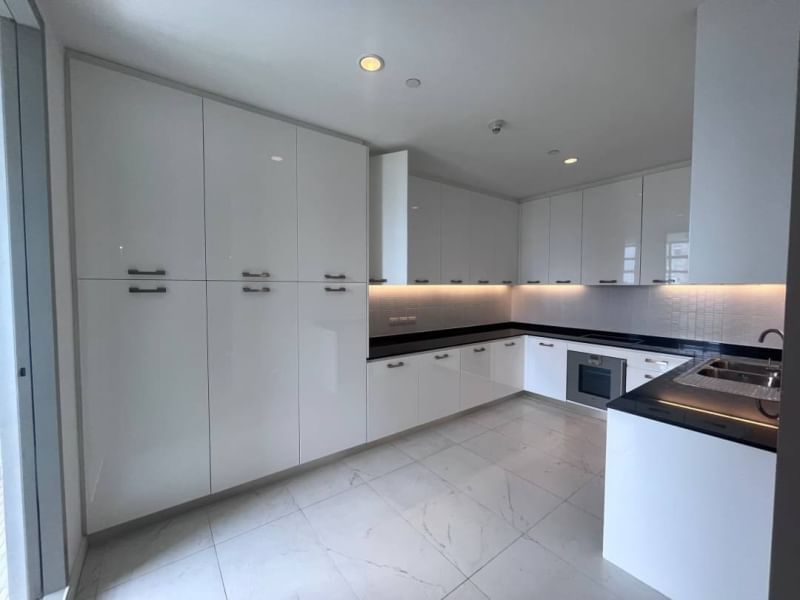 For RentCondoWitthayu, Chidlom, Langsuan, Ploenchit : 🏙️ Luxurious condo rental 185 Ratchadamri - Central CBD, premium city view Very big room, 4 bedrooms, decorated with style art deco