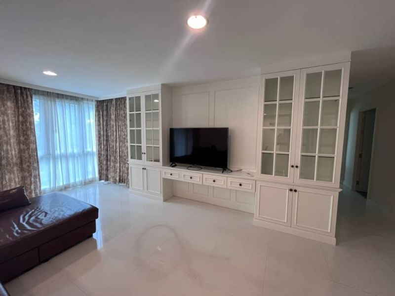 For RentCondoSukhumvit, Asoke, Thonglor : 🏙️ Luxury condo for rent, The Crest Sukhumvit 24 - In the heart of Sukhumvit, convenient to travel, good price, new room, beautiful decorated