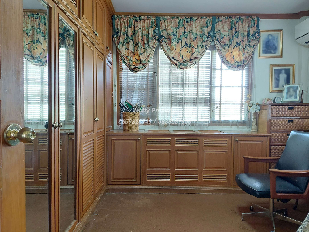 For SaleHouseSamut Prakan,Samrong : Special offer! Price reduced by 3 million baht. Large corner plot detached house, Ladawan Srinakarin.