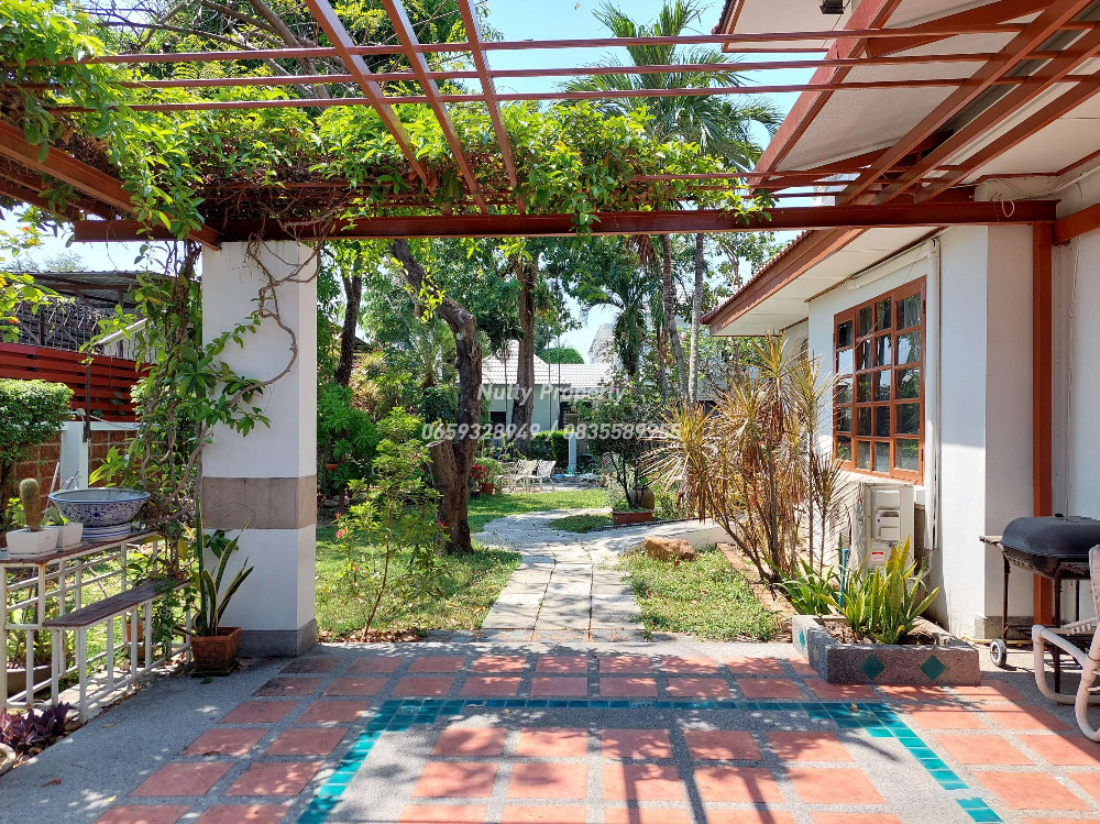 For SaleHouseSamut Prakan,Samrong : Special offer! Price reduced by 3 million baht. Large corner plot detached house, Ladawan Srinakarin.