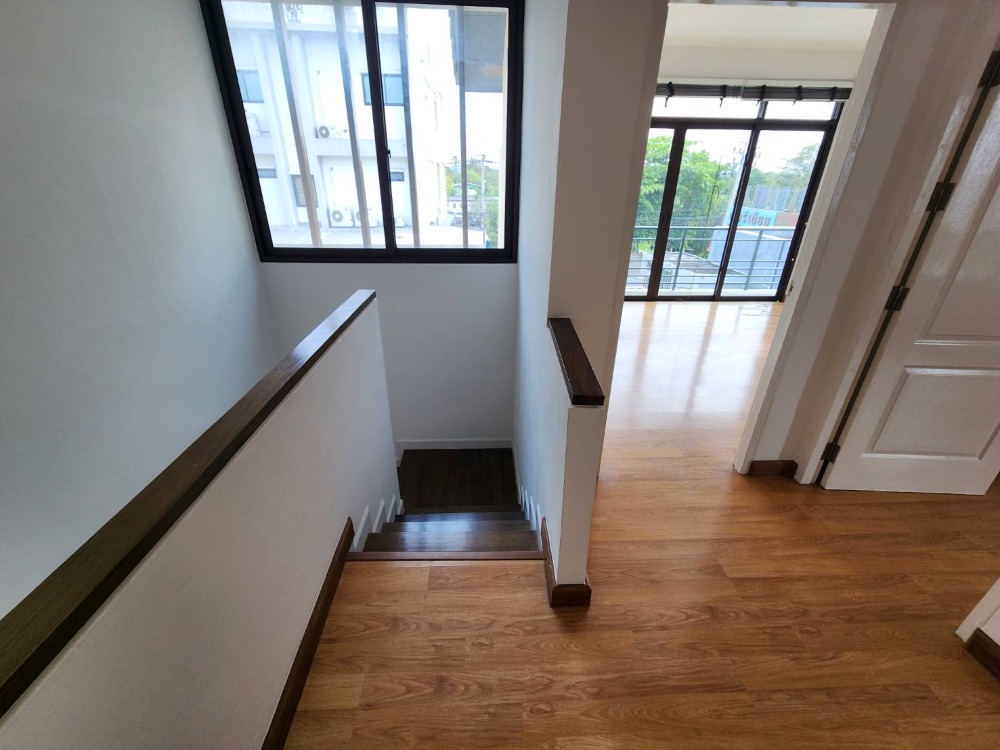 ให้เช่าทาวน์โฮมพระราม 5 ราชพฤกษ์ บางกรวย : ให้เช่าบ้านแฝด เวอริเดียน ราชพฤกษ์ ใกล้ บุญถาวร ราชพฤกษ์ เพียง 4 นาที