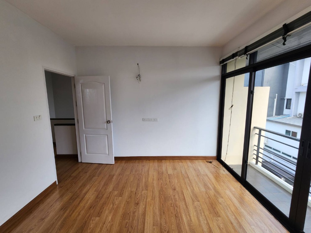 ให้เช่าทาวน์โฮมพระราม 5 ราชพฤกษ์ บางกรวย : ให้เช่าบ้านแฝด เวอริเดียน ราชพฤกษ์ ใกล้ บุญถาวร ราชพฤกษ์ เพียง 4 นาที