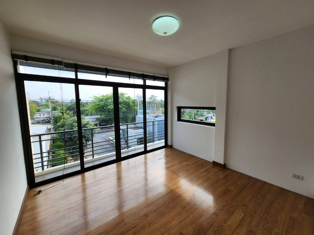 ให้เช่าทาวน์โฮมพระราม 5 ราชพฤกษ์ บางกรวย : ให้เช่าบ้านแฝด เวอริเดียน ราชพฤกษ์ ใกล้ บุญถาวร ราชพฤกษ์ เพียง 4 นาที