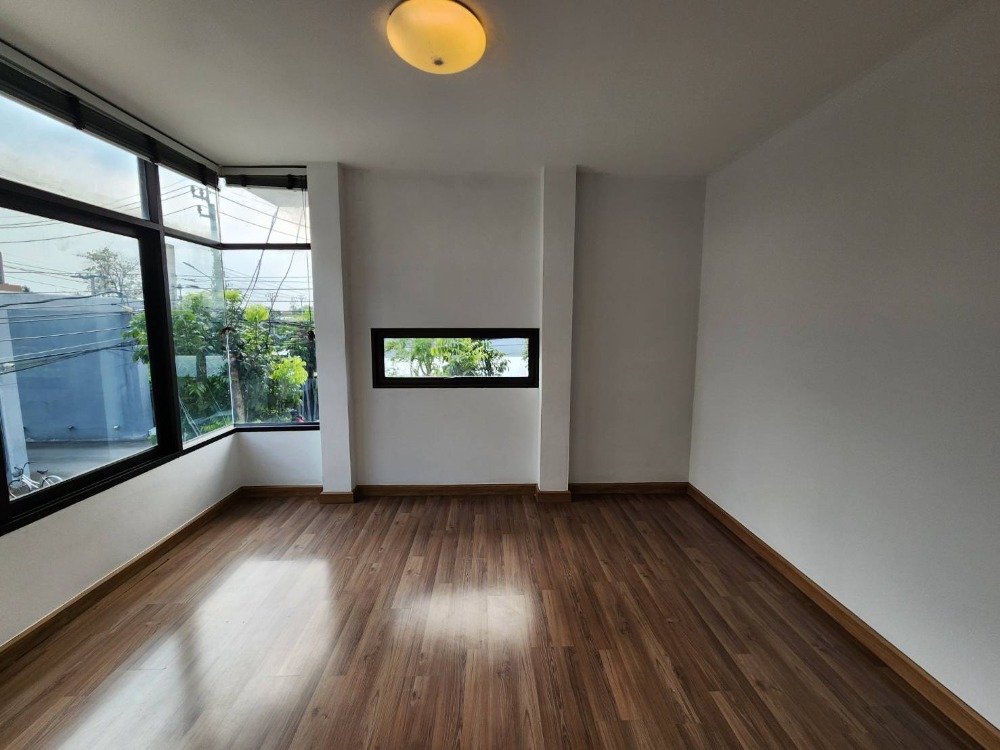 ให้เช่าทาวน์โฮมพระราม 5 ราชพฤกษ์ บางกรวย : ให้เช่าบ้านแฝด เวอริเดียน ราชพฤกษ์ ใกล้ บุญถาวร ราชพฤกษ์ เพียง 4 นาที