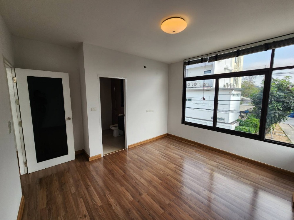 ให้เช่าทาวน์โฮมพระราม 5 ราชพฤกษ์ บางกรวย : ให้เช่าบ้านแฝด เวอริเดียน ราชพฤกษ์ ใกล้ บุญถาวร ราชพฤกษ์ เพียง 4 นาที