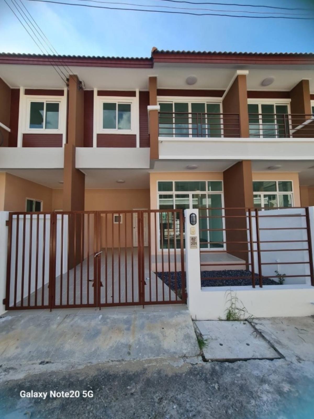 For SaleTownhomePathum Thani,Rangsit, Thammasat : Townhome for sale, Phanani Villa Village, Lam Luk Ka, Khlong 4, the new house has never been in.