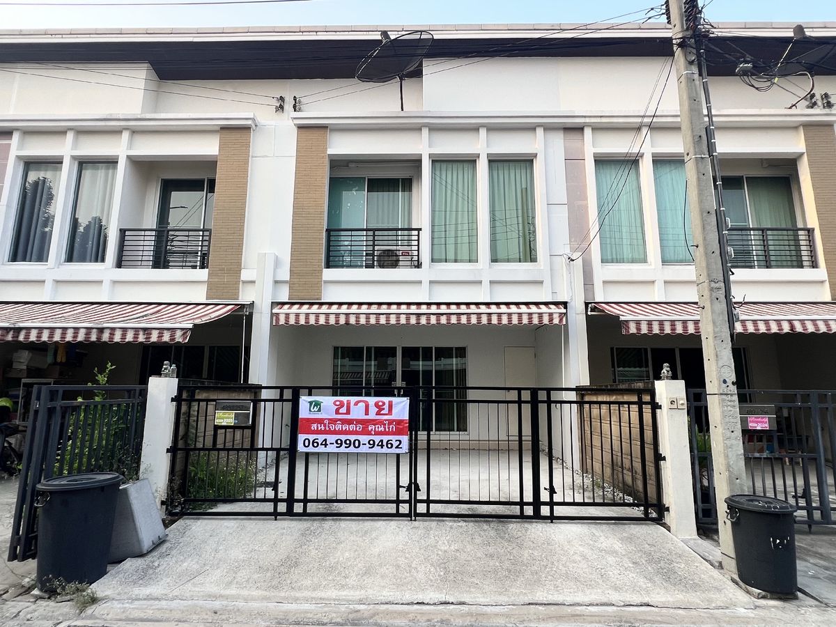 For SaleTownhomeLadkrabang, Suwannaphum Airport : 2 -story townhouse for sale in the middle of the city, Mueang Onnuch - Ring Road 20 sq.w. 128 square meters, 3 bedrooms, 2 bathrooms, very beautiful house.