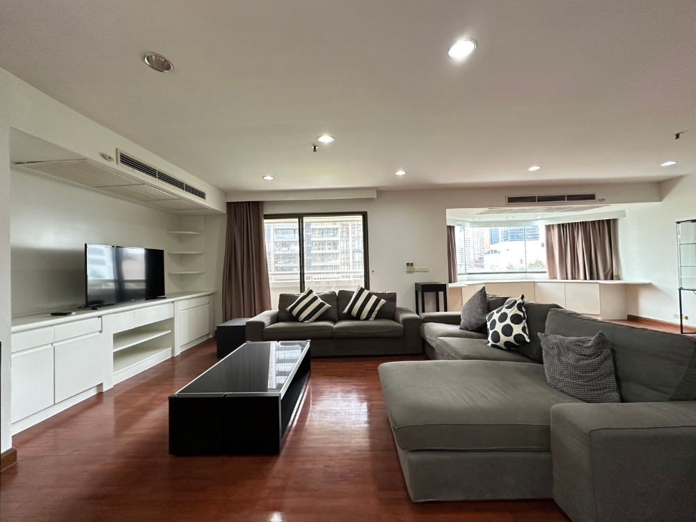 For RentCondoSukhumvit, Asoke, Thonglor : ✨ Condo for rent 3 bedrooms with 1 housekeeper room In the heart of Sukhumvit, easy to walk through BTS Phrom Phong Ready