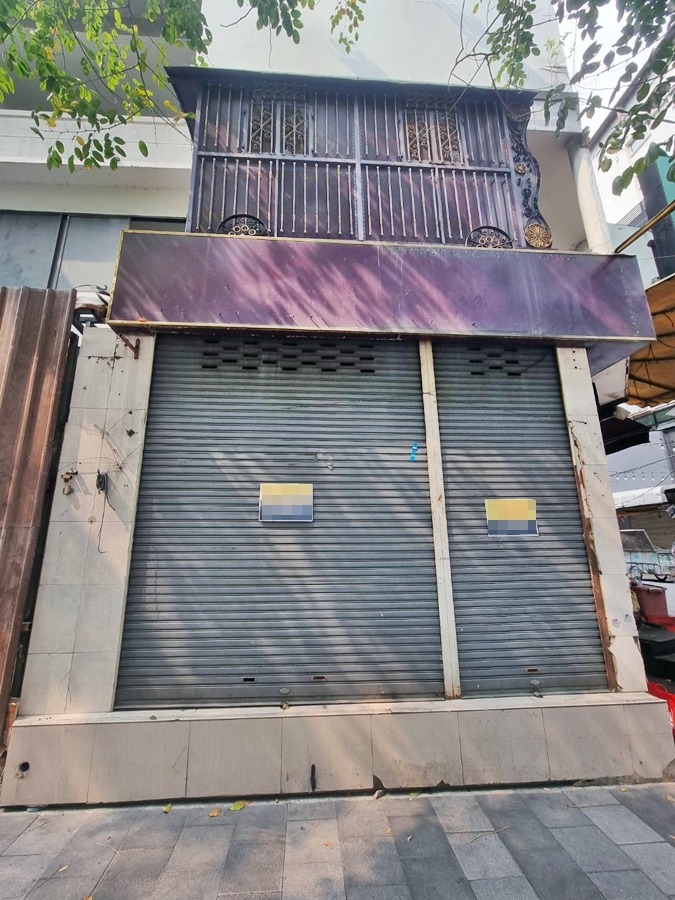 For RentShop HouseSilom, Saladaeng, Bangrak : Shop House 4 Floors 300 sqm. on Silom Road For Rent
