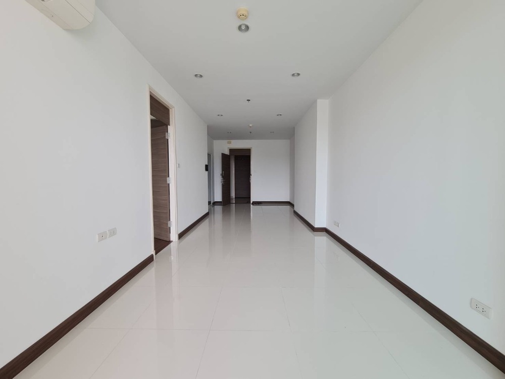 For RentCondoRama3 (Riverside),Satupadit : There are many rooms for RENT. There are many rooms to choose from.