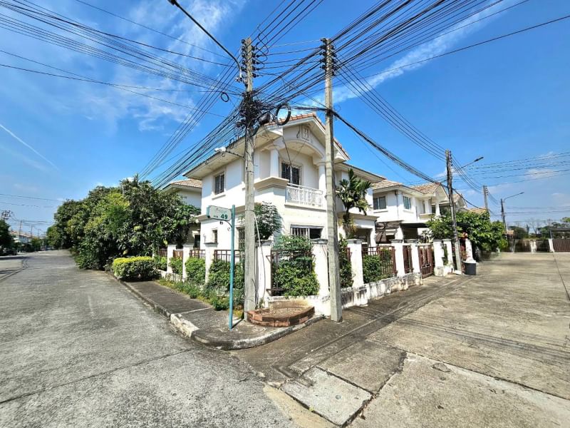 For SaleHousePathum Thani,Rangsit, Thammasat : 2 storey detached house for sale, Pruksa Village, 2 backs, corner, Soi 49, area 36.9 square wah, 3 bedrooms, 2 bathrooms, 2 parking spaces, Lam Phak Kood Subdistrict, Thanyaburi District, Pathum Thani Province