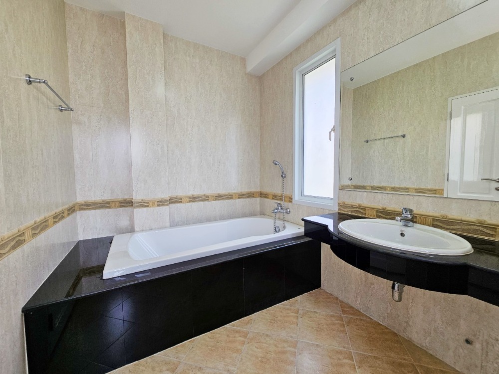 ขายบ้านบางนา แบริ่ง ลาซาล : ขาย บ้านเดี่ยว บลูลากูน 1 บางนา-วงแหวน 80.7 ตรว. 3 นอน 4 น้ำ ไม่ผ่านการใช้งาน สภาพเหมือนซื้อใหม่จากโครงการ