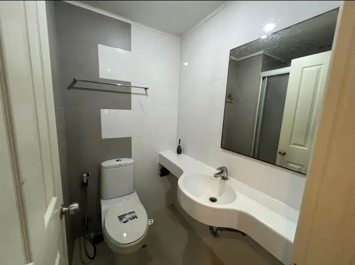 ขายคอนโดเกษตรศาสตร์ รัชโยธิน : S-LRY119 ขาย คอนโด ลุมพินี เพลส รัชโยธิน ชั้น1 ตึกD วิวเมือง 56ตรม. 2นอน 2น้ำ 4.9 ล้าน 064-959-8900