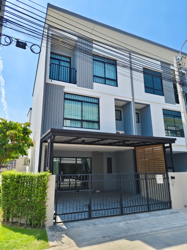 ขายทาวน์โฮมอ่อนนุช อุดมสุข : ขายบ้านทาวน์โฮมพรีเมี่ยม สุขุมวิท77   3ห้องนอน 4ห้องน้ำ 3ชั้น  แถมเฟอร์พรีเมี่ยมมือ1 และเครื่องใช้ไฟฟ้าทั้งหลัง  โครงการคิวไพร์ม สุขุมวิท77