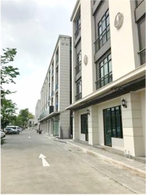 For RentOfficeYothinpattana,CDC : LatPhrao 110-114 New office Private 4-storey building for rent 14,998 B-M MRT MahadThai 1km Ramkha