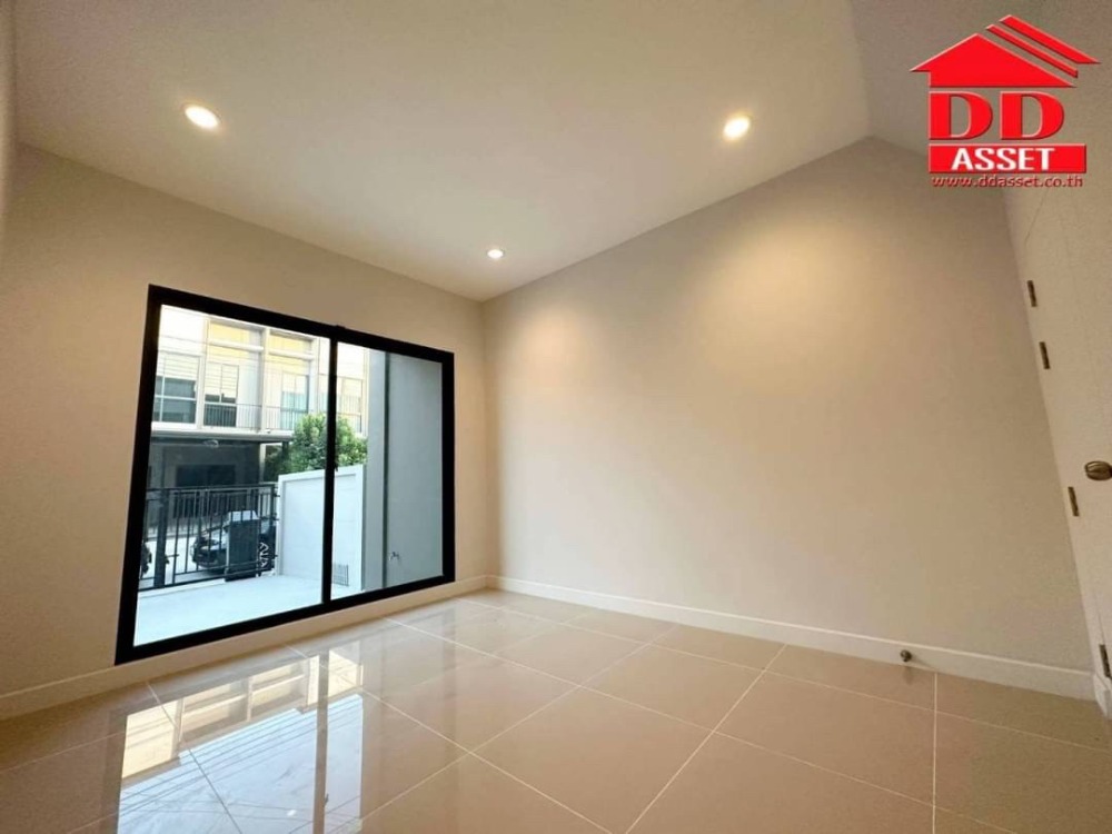 For RentTownhomeBangna, Bearing, Lasalle : 2 -story townhome for rent, VCom Pound Bangna - Srinakarin - Srinakarin, near Mega Bangna, T8120
