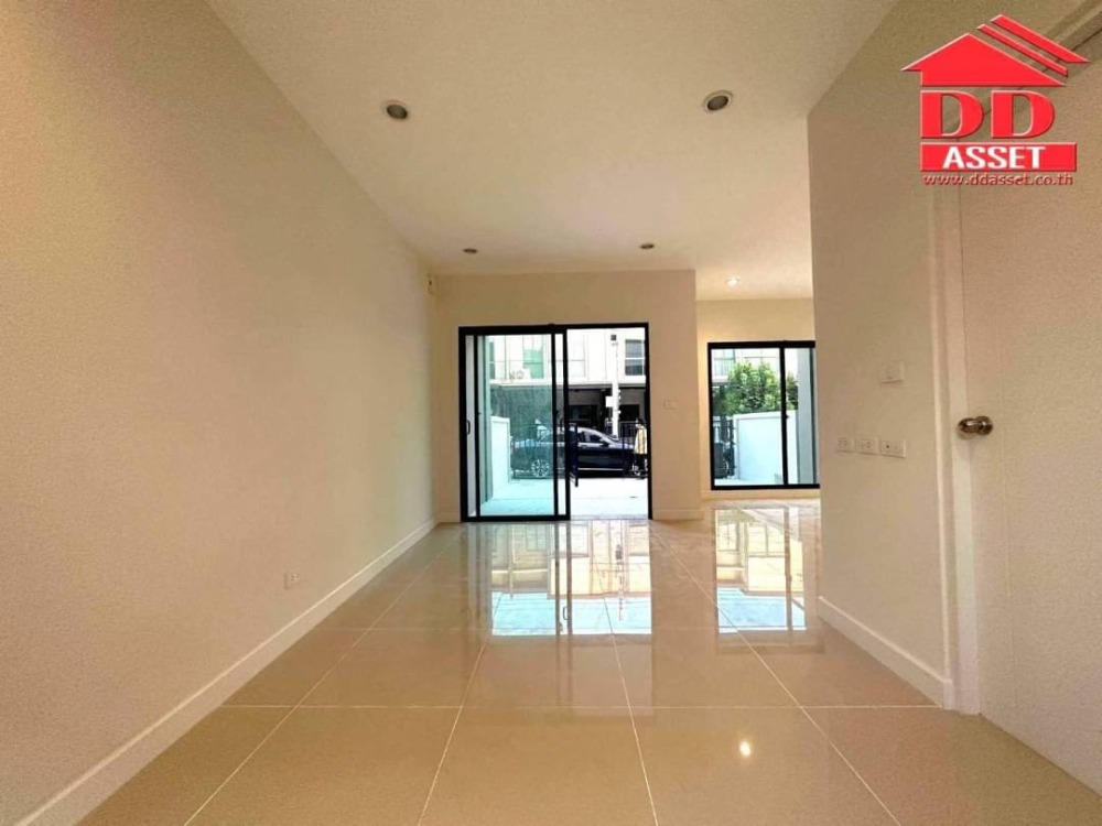 For RentTownhomeBangna, Bearing, Lasalle : 2 -story townhome for rent, VCom Pound Bangna - Srinakarin - Srinakarin, near Mega Bangna, T8120