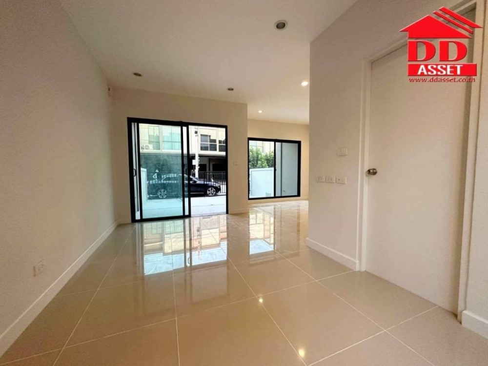For RentTownhomeBangna, Bearing, Lasalle : 2 -story townhome for rent, VCom Pound Bangna - Srinakarin - Srinakarin, near Mega Bangna, T8120