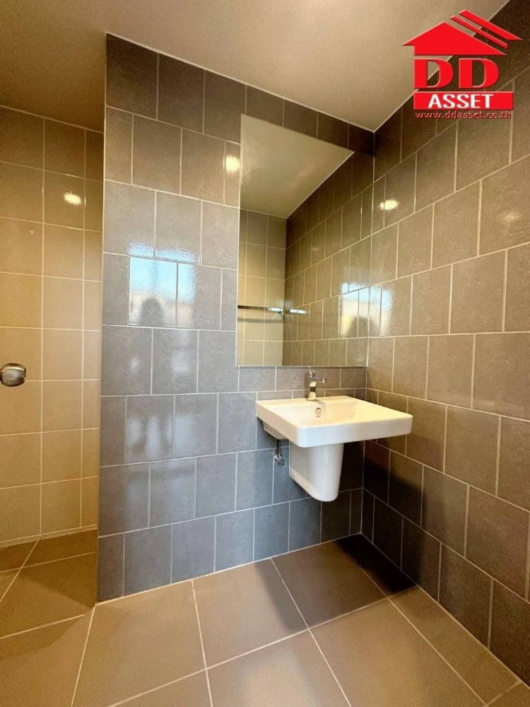 For RentTownhomeBangna, Bearing, Lasalle : 2 -story townhome for rent, VCom Pound Bangna - Srinakarin - Srinakarin, near Mega Bangna, T8120