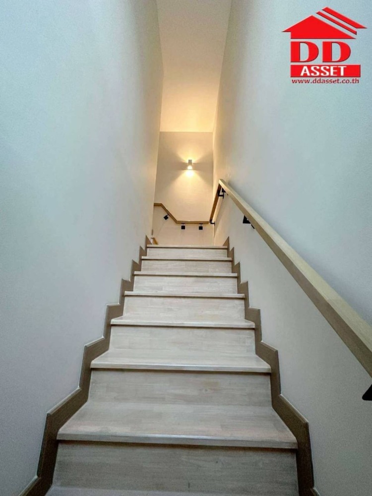 For RentTownhomeBangna, Bearing, Lasalle : 2 -story townhome for rent, VCom Pound Bangna - Srinakarin - Srinakarin, near Mega Bangna, T8120