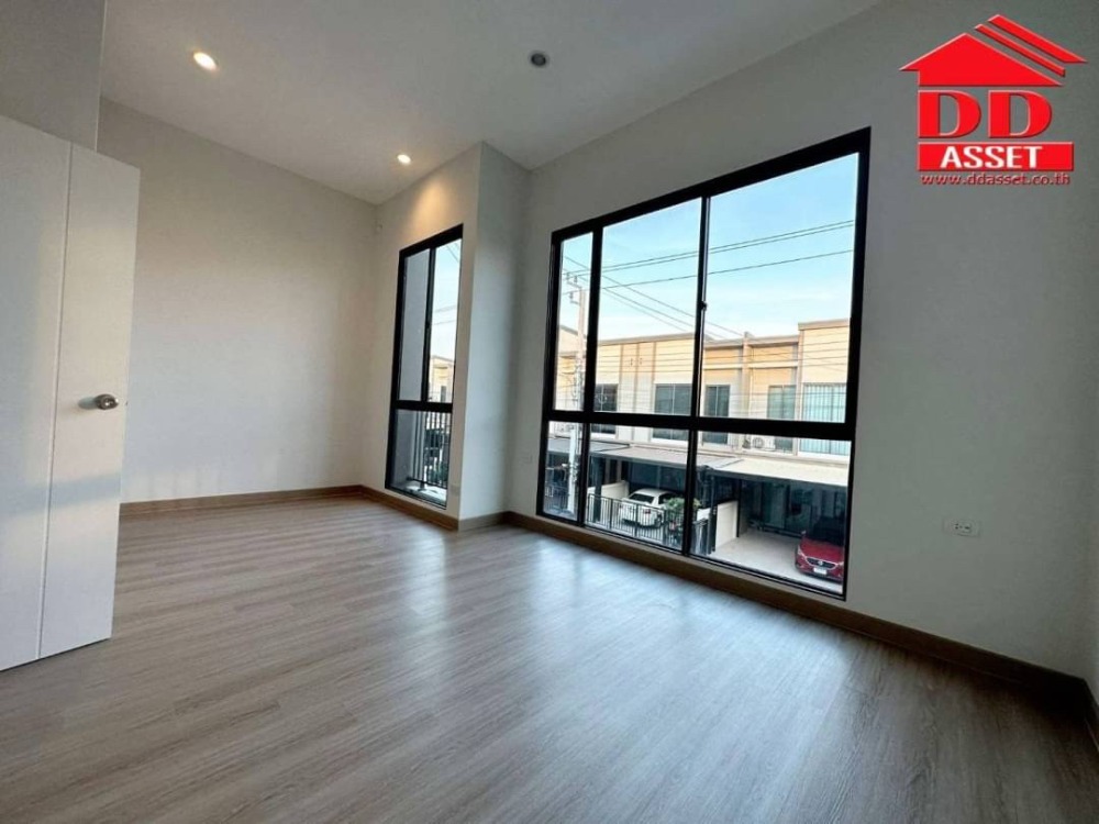For RentTownhomeBangna, Bearing, Lasalle : 2 -story townhome for rent, VCom Pound Bangna - Srinakarin - Srinakarin, near Mega Bangna, T8120