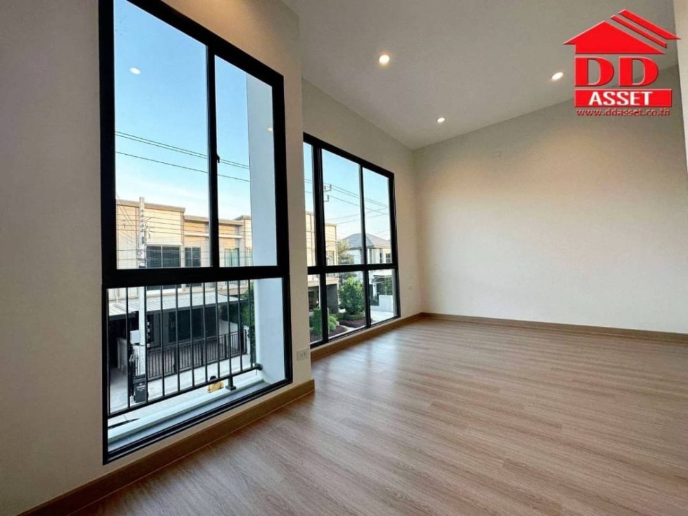 For RentTownhomeBangna, Bearing, Lasalle : 2 -story townhome for rent, VCom Pound Bangna - Srinakarin - Srinakarin, near Mega Bangna, T8120