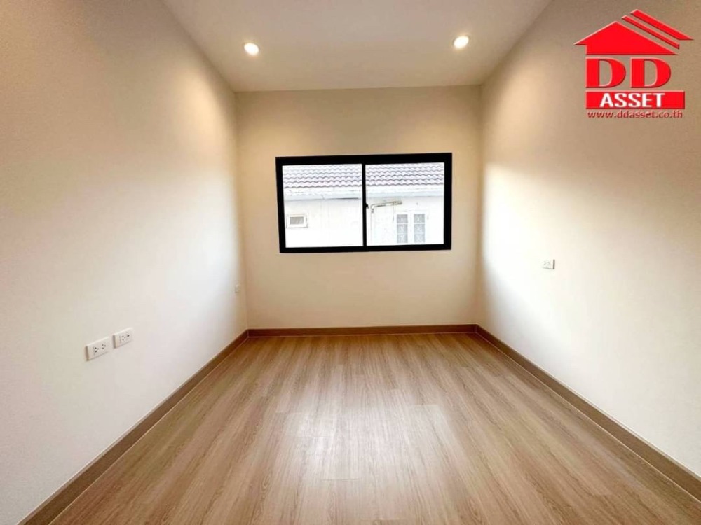 For RentTownhomeBangna, Bearing, Lasalle : 2 -story townhome for rent, VCom Pound Bangna - Srinakarin - Srinakarin, near Mega Bangna, T8120