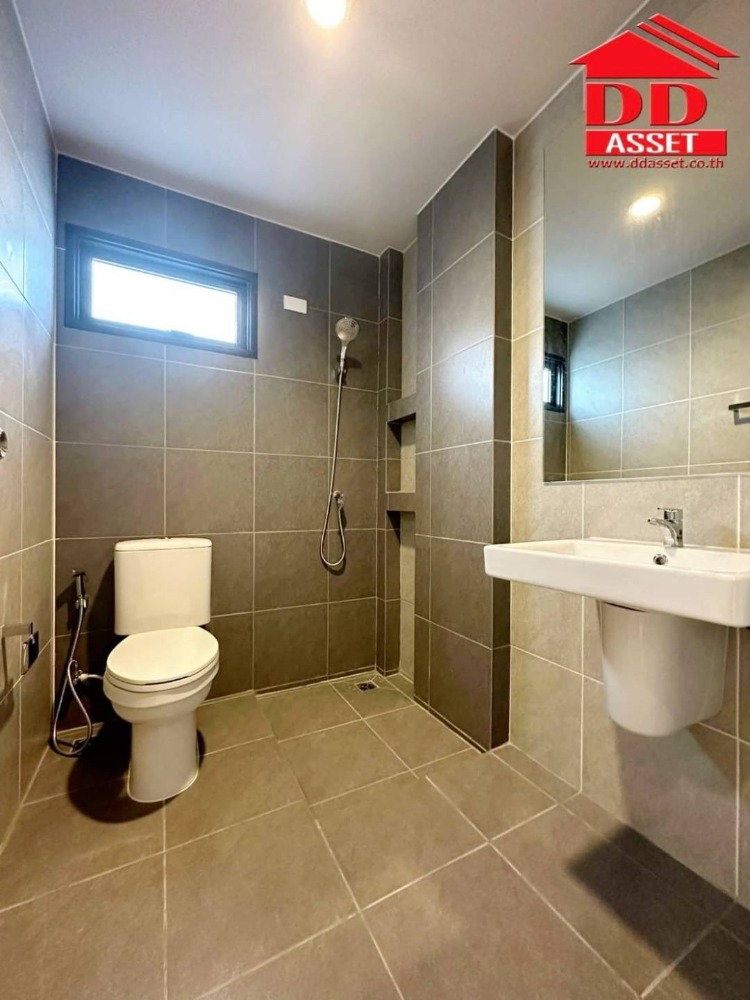 For RentTownhomeBangna, Bearing, Lasalle : 2 -story townhome for rent, VCom Pound Bangna - Srinakarin - Srinakarin, near Mega Bangna, T8120