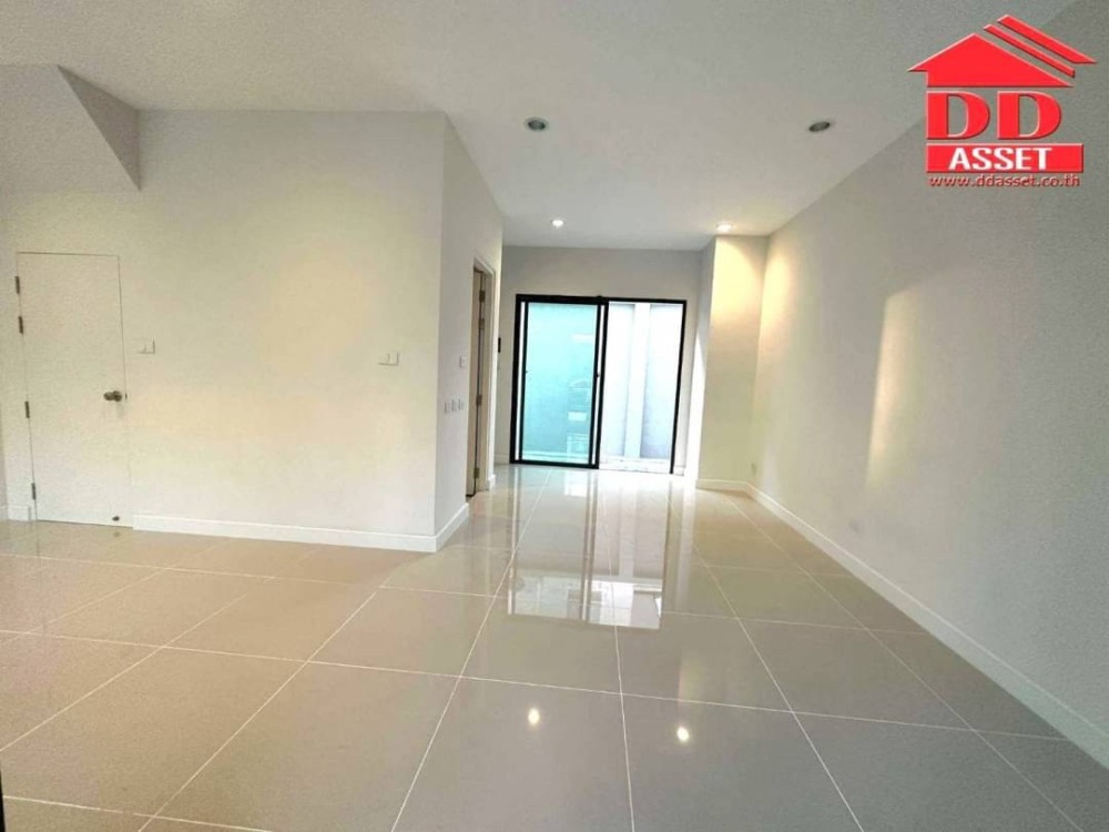 For RentTownhomeBangna, Bearing, Lasalle : 2 -story townhome for rent, VCom Pound Bangna - Srinakarin - Srinakarin, near Mega Bangna, T8120
